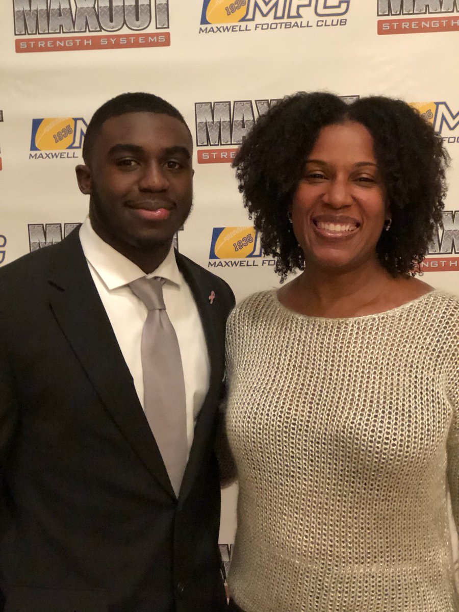 luan_gethers's tweet photo. Hanging with the Mini-Maxwell Award WinnerππΎβ₯οΈ
#YoungNs https://t.co/oCiuUCYqWC