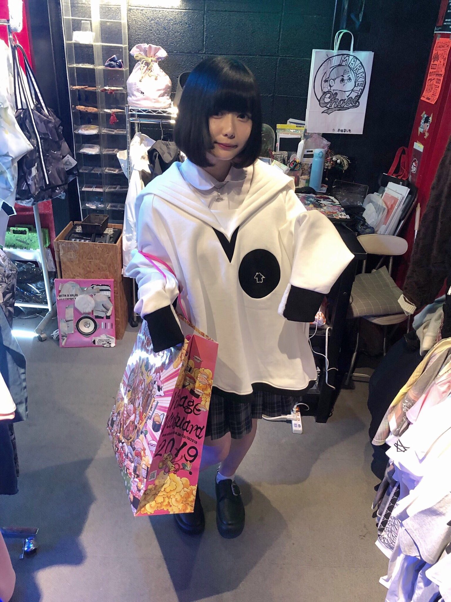 若者の大愛商品 公式】ヴィレッジヴァンガード  X: على アイドル