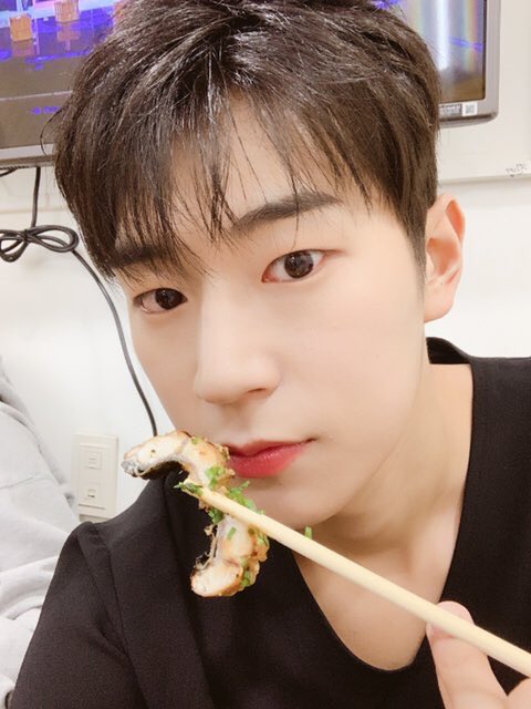 190111 뮤직뱅크 #크나큰 #도시락서포트

많이 먹고 부디 아프지 말고🙏🏻
무사히 이번 활동 잘하길 바래💙
함께 서포트 도와준 분들 모두 감사합니다.

#서함짱짱 #동원짱짱 #인성짱짱 #지훈짱짱 #희준짱짱 <a href="/KNKOfficial220/">크나큰(KNK)</a> 
<a href="/darkness_9471/">DARKNESS</a> <a href="/FamouStarPSJ/">FamouStar⭐️</a>