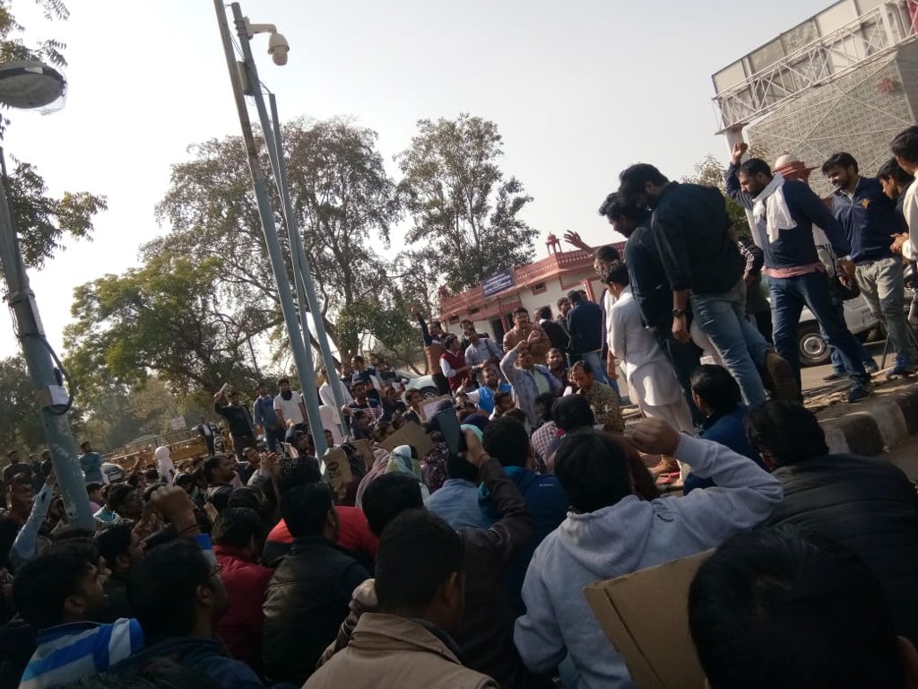 Justice41692362's tweet image. DHARNA DAY:4
#JusticeForRas2018 justice must be done with OBC MBC. #rpsc #justicewithobc @ashokgehlot51 @SachinPilot @RahulGandhi @Barmer_Harish @MlaSanchore @virmaram