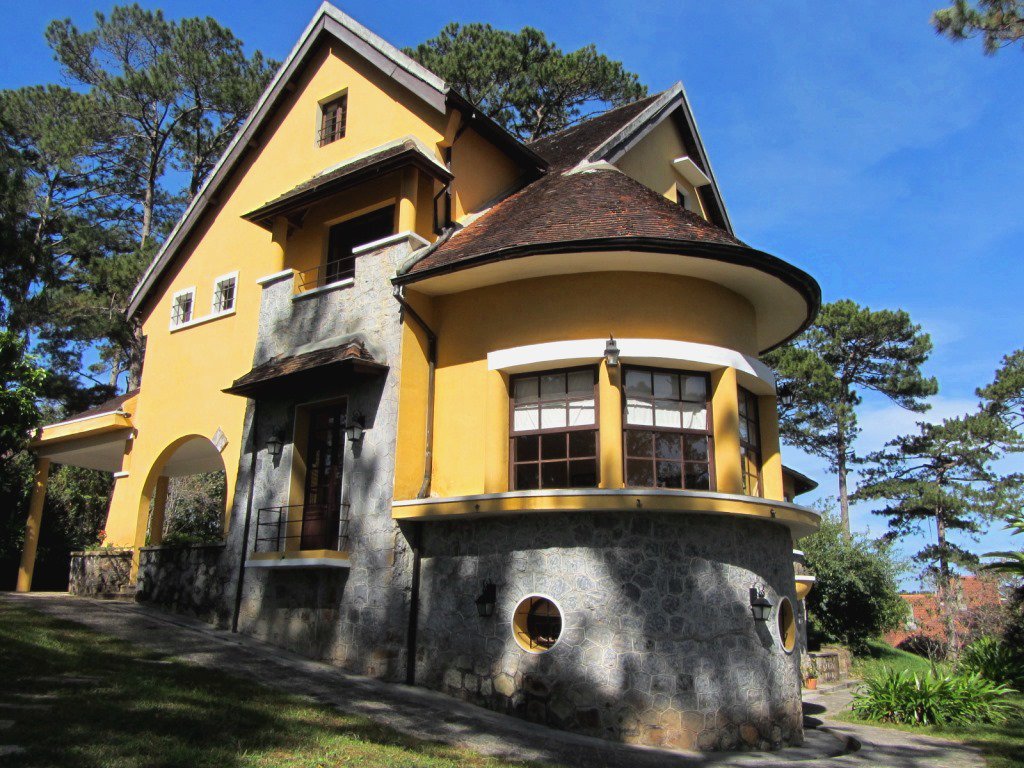 VietnamCoracle's tweet image. It's a beautiful time of year to stay in this tasteful property in the Central Highlands city of Dalat. When I can afford it, I treat myself, family &amp;amp; friends to a night in these cosy colonial villas. More here: vietnamcoracle.com/ana-mandara-vi… #Vietnam #hotels #resorts #accommodation