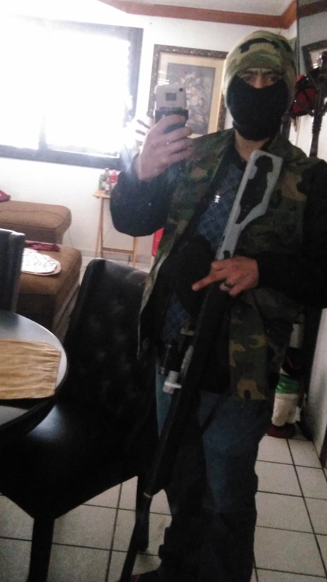 El día del disfraz en mi trabajo me quedo chingo el mio qno  jajaja