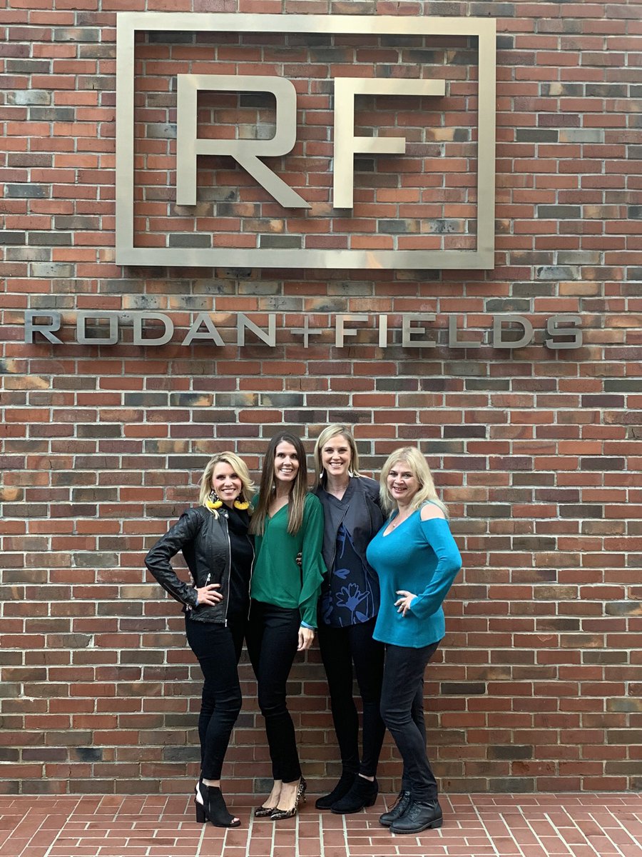 DonnaRandF's tweet image. Day 1 in San Francisco..
VIP treatment by R&amp;amp;F 🙌🏻
So much more than just a picture by the iconic wall 💞
Excited for tomorrow 🥰
#RFlevelVcircle #support #sisterhood #pinchmemoment