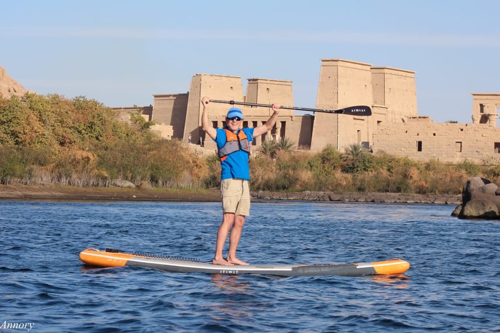 Descendre le Nil en Stand Up Paddle. Ça commence ici au temple d’Isis de Philae. Ce sera une aventure surtout humaine chez les habitants des bords du Nil