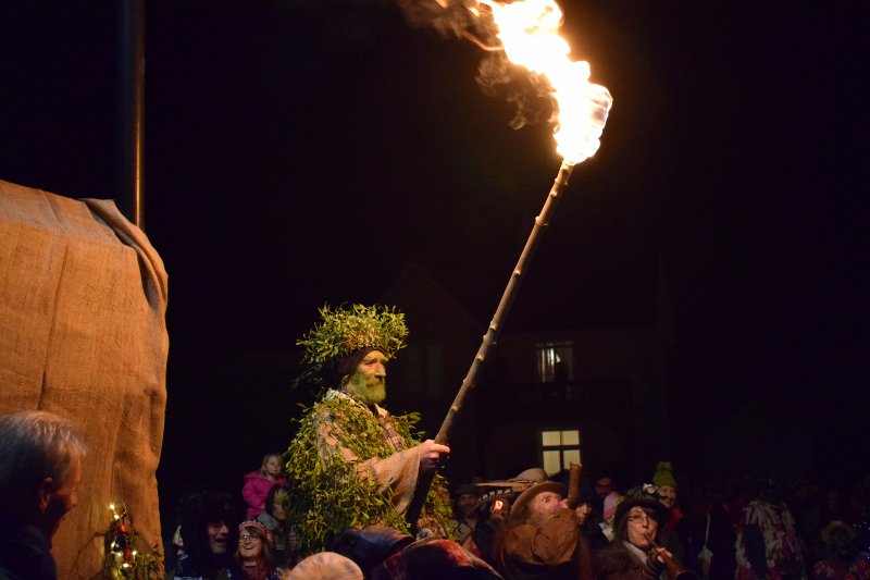 ColwallOrchards's tweet photo. We're making the flaming brands this morning - are you getting ready for the Wassail - 19th January, 5:30 at Colwall Stone https://t.co/CJajyP43W6
