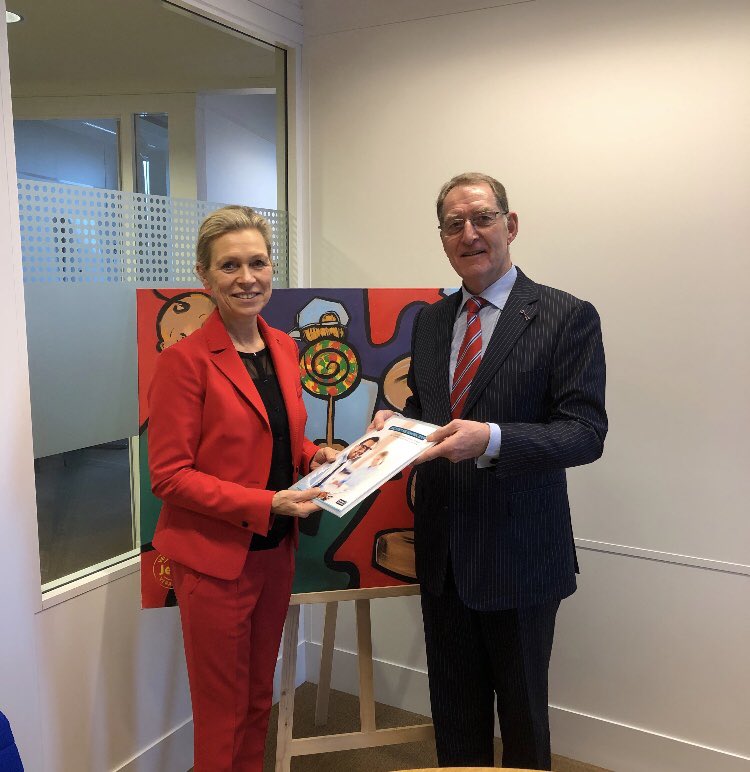 Gistermiddag de vernieuwde gedragsregels van <a href="/NVI_Incasso/">NVI</a> aangeboden gekregen door Jan Franssen. De inspanningen van de NVI worden betrokken bij de verdere uitwerking van de plannen rondom de incassomarkt.