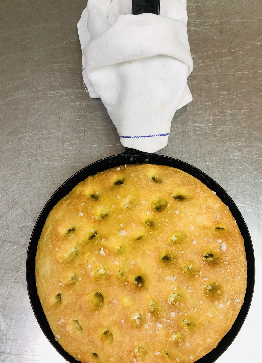 Focaccia Friday 🥖🥖 #homemadebread #freshisbest #ternhillhall #ternhillhalldining #ternhillhallfood #foodofinstagram #foodinspo #ternhillhallevents #foodphotography #foccaccia #freshbread #exclusiveusevenue #shropshirefood #shropshire