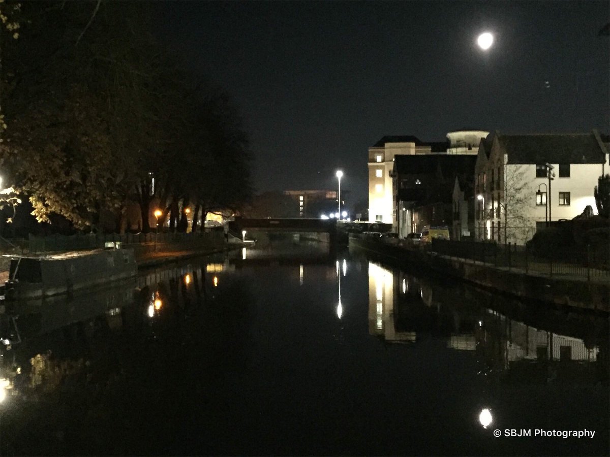 A bit more #NightPhotography in #readinguk along the #kennetandavon #canal #rdguk #rdg @getreading @rdgchronicle @livingreading @ReadingOnThames @explorerdg @CanalRiverTrust @IWA_UK #ThePhotoHour @BonfirePictures @OutdoorPhotoMag #FridayFeeling #Friday