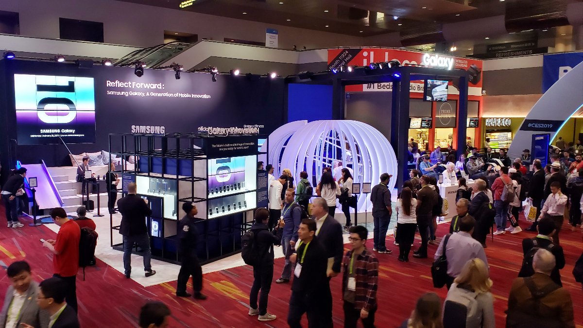 SamsungMobile's tweet image. Get hands-on with our latest mobile offerings as you explore the future of connected living at #CES2019.