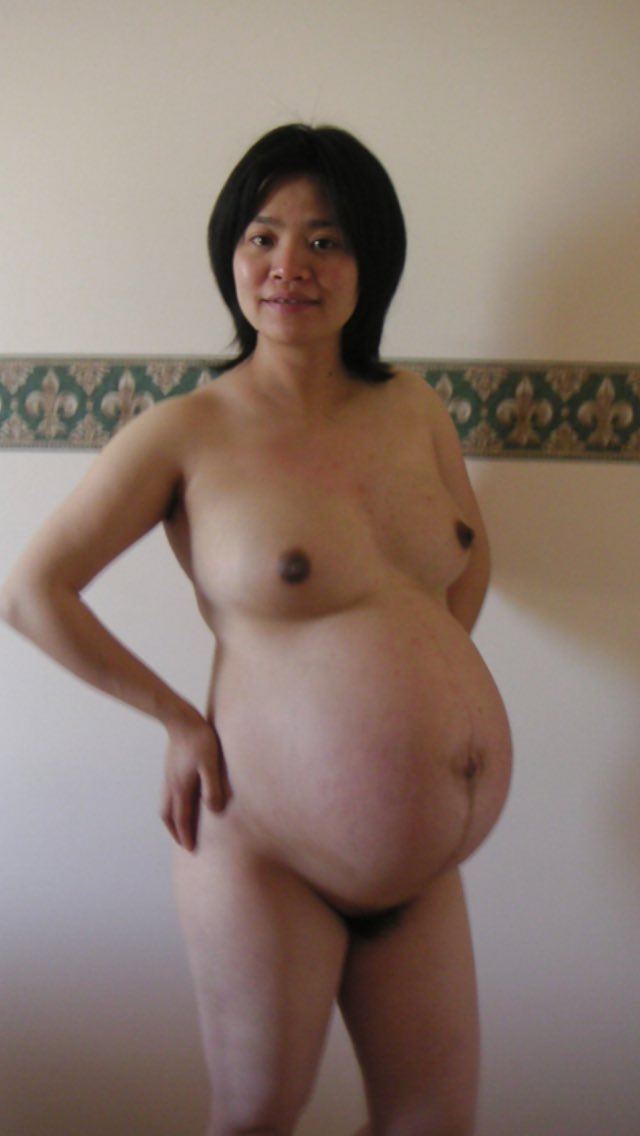 Asian naked pregnant woman