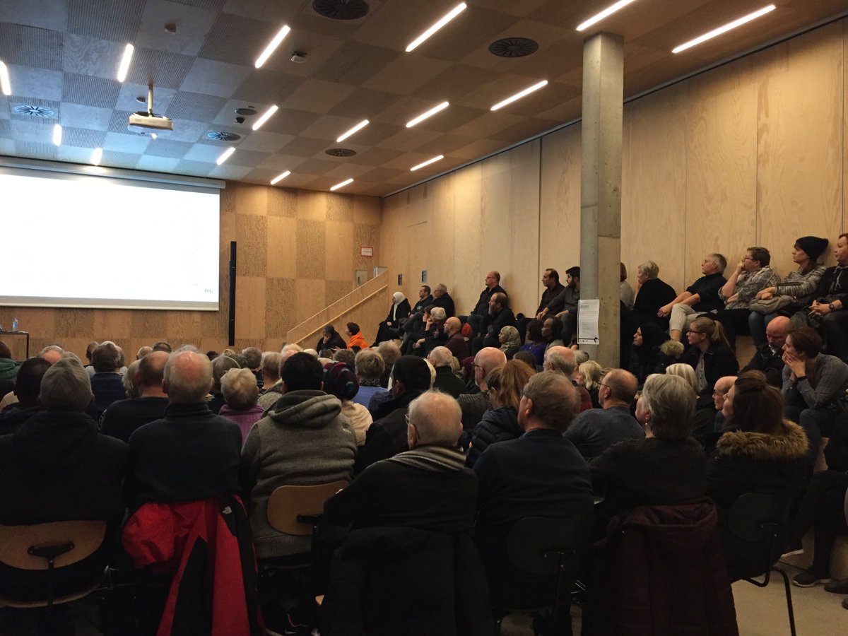 KAB-bolig (@kabbolig) on Twitter photo Først på ugen var mange beboere i Tingbjerg til møde om ghettopakkens konsekvenser. Beboernes bekymring: Skal min bolig rives ned? Tak til <a href="/madsenbent/">Bent Madsen</a> for at åbne mødet og dele @almeneboligers tanker om #ghetto-stemplet. SAB og fsb præsenterede den nye bit.ly/byudviklingTin… Først på ugen var mange beboere i Tingbjerg til møde om ghettopakkens konsekvenser. Beboernes bekymring: Skal min bolig rives ned? Tak til <a href="/madsenbent/">Bent Madsen</a> for at åbne mødet og dele @almeneboligers tanker om #ghetto-stemplet. SAB og fsb præsenterede den nye bit.ly/byudviklingTin…