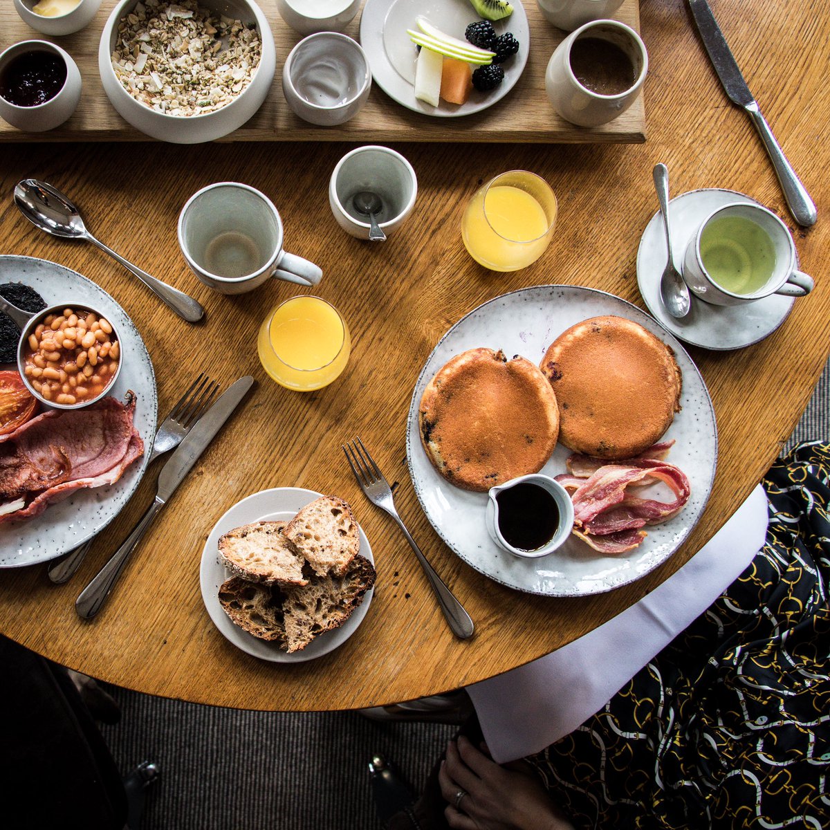 Hello 2019! 👋🏻 I have a new blog post for you! 📮

It’s time to pack your bags and join me <a href="/FoxhillManor/">Foxhill Manor</a> for a mini break that will leave you (and your 🐶) wanting to return again, and again! 🔁

thebathonian.com/theblog/2019/1…

#visitcotswolds #foxhillmanor #boutiquehotel #review