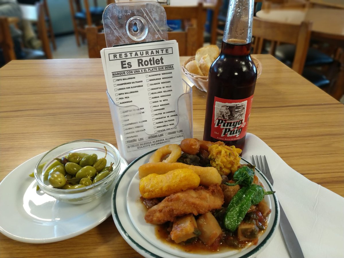 Mallorquinament's tweet photo. 🙌🏻 Al BAR Rotlet d'Es Molinar, agafau taula, paper i boli i vos feis el variat a mida 📝🍽️ I per beure, #PinyaPuig 🍍😉 Consultau el #MapaPuig i veureu tots els establiments de Mallorca que tenen els productes de #Mallorquinament 👉🏻 https://t.co/i878Brgadq 👀 https://t.co/2t2KwMh00U