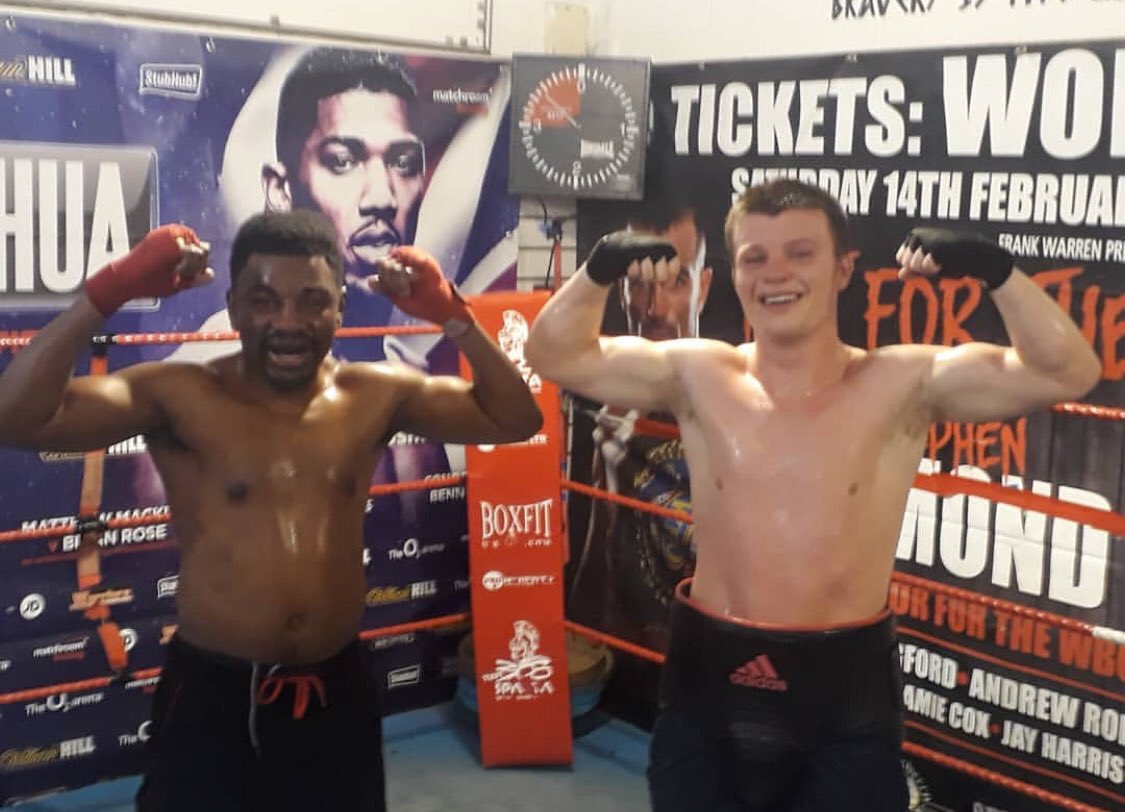 Dillon_Boxing's tweet image. 4am: Run 7 miles
6:30am-14:30: Working all day scaffolding
15:30: Gym Session (S&amp;amp;C)
17:00: Technique Session
18:30: 10 Rounds sparring with fresh opponents. 
20:30: Home &amp;amp; Relax

Saturday 9th March I’m coming for the title, tickets available now! 

#ChelseaDagger #CFC #KTBFFH