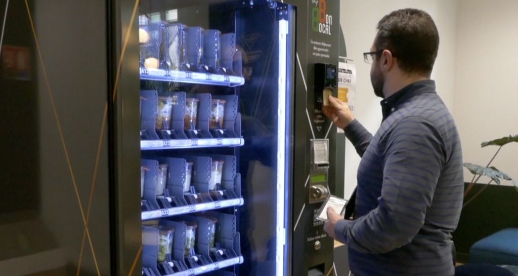 Découvrez notre partenaire food <a href="/LeBonBocal/">Le Bon Bocal</a>, et ses distributeurs automatiques de repas frais préparés par leur chef. Un délice dont nos #proworkers ne se privent pas ! 👉 buff.ly/2Fjl3uv #Lunch #Proworking