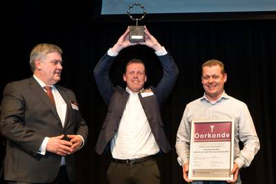 Linnaeusprijs voor Ermelose transporteur Van den Brink: Alex van den Brink heeft de Linnaeusprijs 2018 gewonnen. Hij is de 21ste winnaar van deze voor ondernemers op de Noord-Veluwe prestigieuze award. De eigenaar van transportbedrijf Steven van den… dlvr.it/QwRSwK