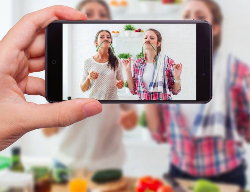 Débutez la nouvelle année avec le #smile et du #fun avec les #smartphones Neffos ! #Android