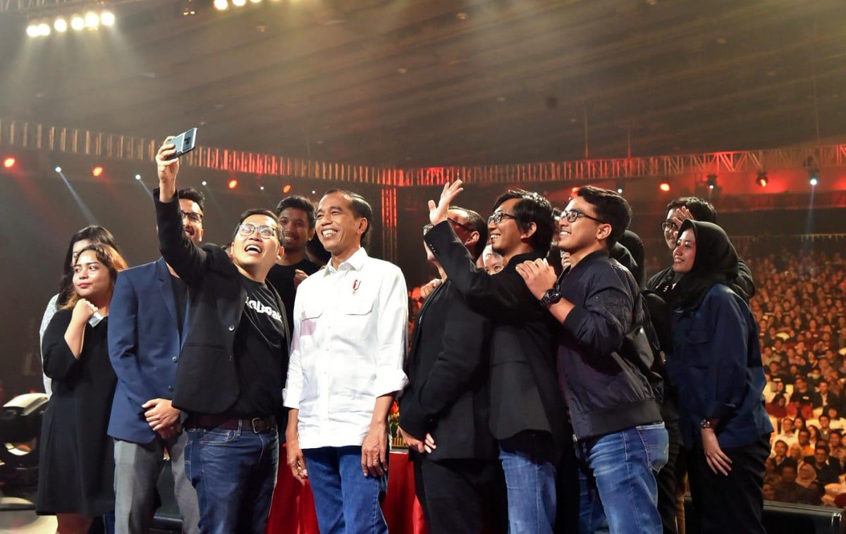 Di bawah orang-orang muda kreatif yang dipimpin Achmad Zaky, start-up  BukaLapak melejit jadi unicorn. Di usia 9 tahun, ada 4 juta pelapak di BukaLapak, sebagian besar UMKM. Tapi jumlah ini bagian kecil dari 56 juta UMKM di Indonesia.

Selamat ulang tahun BukaLapak.