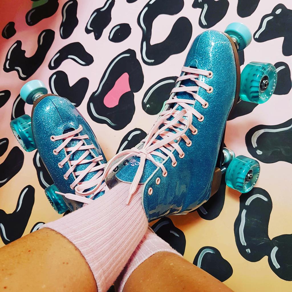LuckySkatesShop's tweet photo. Glitter skates are p much the ultimate dream. I would also like glitter feet. https://t.co/7TlcpbpJHY