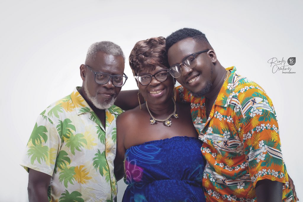 HI,CAN WE GET A RETWEET?........WE FOOL FOR A LIVING.
#dad
#mom
#son