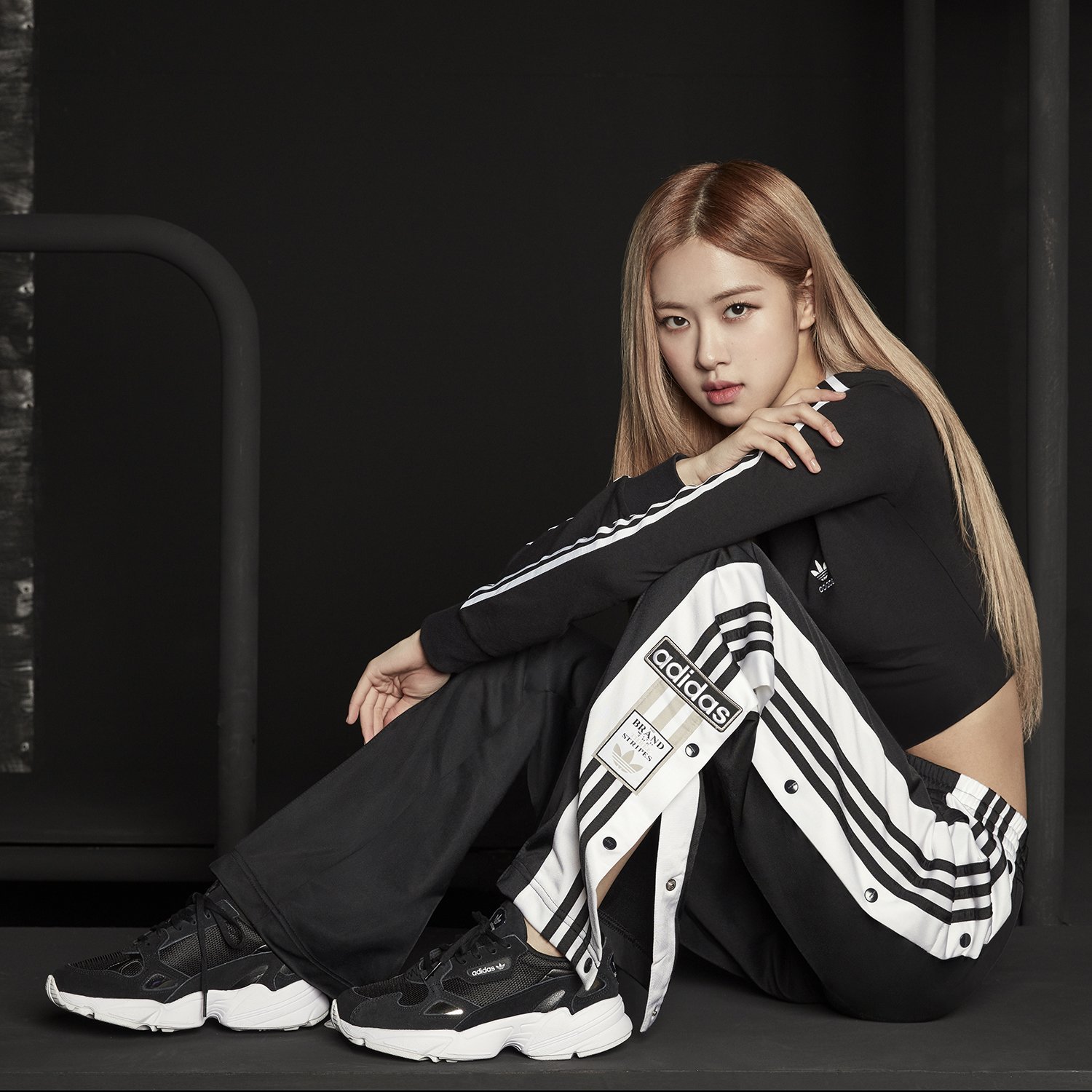 Adidas Originals 자신감 넘치는 나의 모습은 무대에서 볼 수 있어 원하는대로 즐길 줄 알아야해 블랙핑크 Blackpink 당당함이편한girl Falcon 팔콘 Adidasoriginals 아디다스오리지널스 Adidas Originals 자신감 넘치는 나의 모습은 무대에서 볼 수 있어 원하는대로 즐길 줄 알아야해 블랙핑크 Blackpink 당당함이편한girl Falcon 팔콘 Adidasoriginals 아디다스오리지널스
