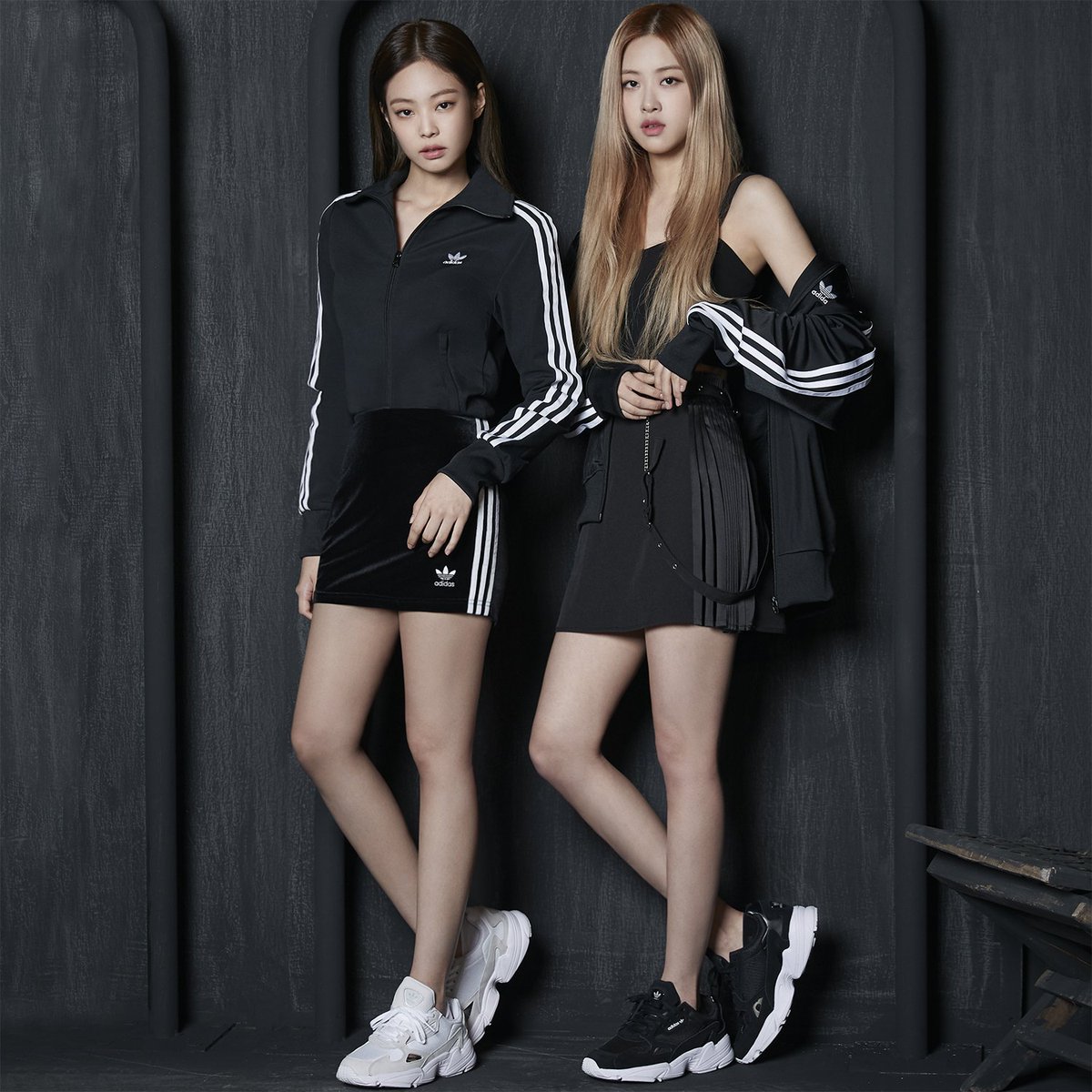 Originals_kr's tweet photo. 블랙과 화이트 컬러로 표현하는 자신감. 
언제 어디서든 당당한 너를 보여줘.

#블랙핑크 #Blackpink
#당당함이편한GIRL #FALCON #팔콘 #adicolor
#adidasOriginals #아디다스오리지널스 https://t.co/KllqF6Frea