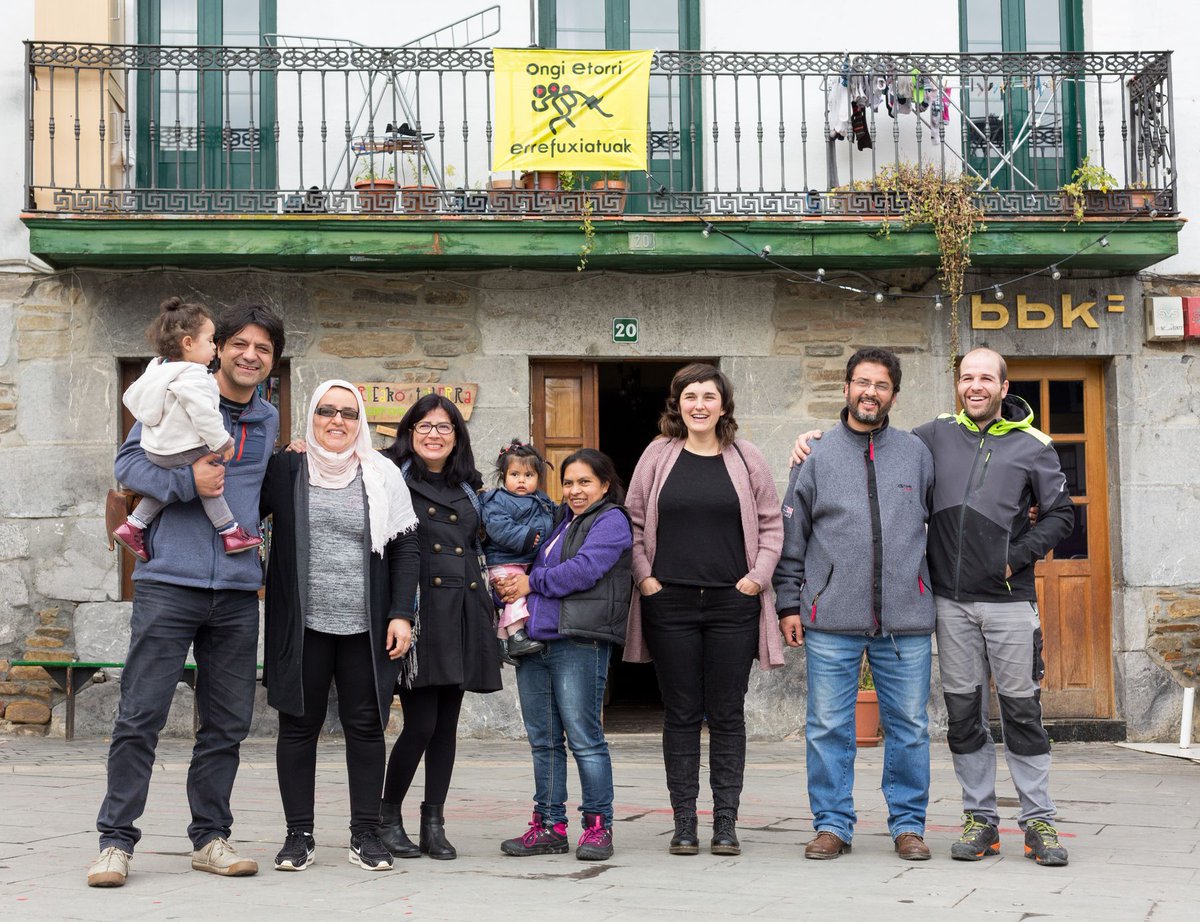 Maitasuna, kemena eta desobedientzia elkartzen direnean zinez gauza ederrak egin daitezke.

Horren froga bizia da Arteako Herriko Benta, Europan parekorik ez duen errefuxiatuen gune autogestionatua: argia.eus/argia-astekari…