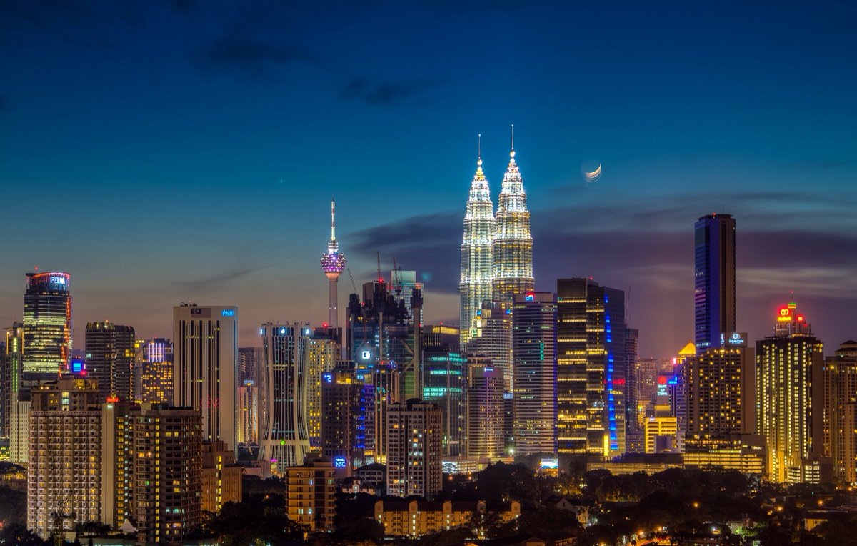 Have you ever been to Kuala Lumpur? Get spoiled at the Grand Hyatt! 
🗝️bit.ly/toptraveleurope 

#kualalumpur #LuxuryTravel #vacation #GrandHyatt #spoilyourself