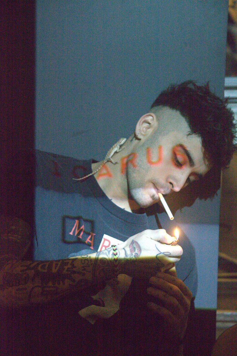 pizzaman__flo's tweet photo. #HappyBirthdayZaynFromJapan 
#HBDZaynFromJapan19 https://t.co/qgZXgoHFto