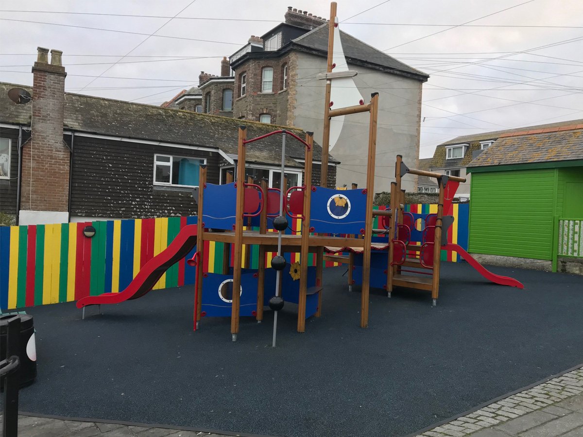 HAGS_UK's tweet photo. HAGS in Newquay, St Austell Brewery. This play area overlooks the stunning bay! #Playgrounds #Inspiringallgenerations https://t.co/RuRjWQD4kB