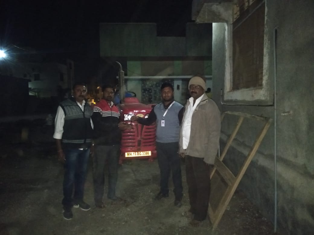 meratractor's tweet photo. Happy to be Delivering #First #tractor to Mr Vijay Patil of Pachora, Jalgaon from our #TractorPoint

@DDKisanChannel
 @Sonalika_India @TractorMahindra @AgriGoI @BK1902  @sanjaysharma721 @thebetterindia @mithelesh @Villgro @TrringoFarm @rajesh664 @OfficeChai @pareyanand @ramesh_md https://t.co/UiHNuDXzel