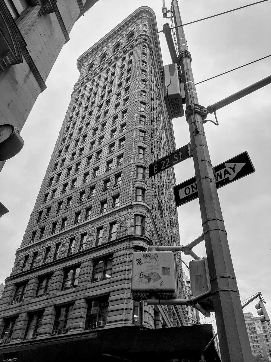AndrewP_NED's tweet photo. How is this a week ago already?? Take me back!!! #nyc #flatiron #canigobackplease https://t.co/kRBmAl6mpJ