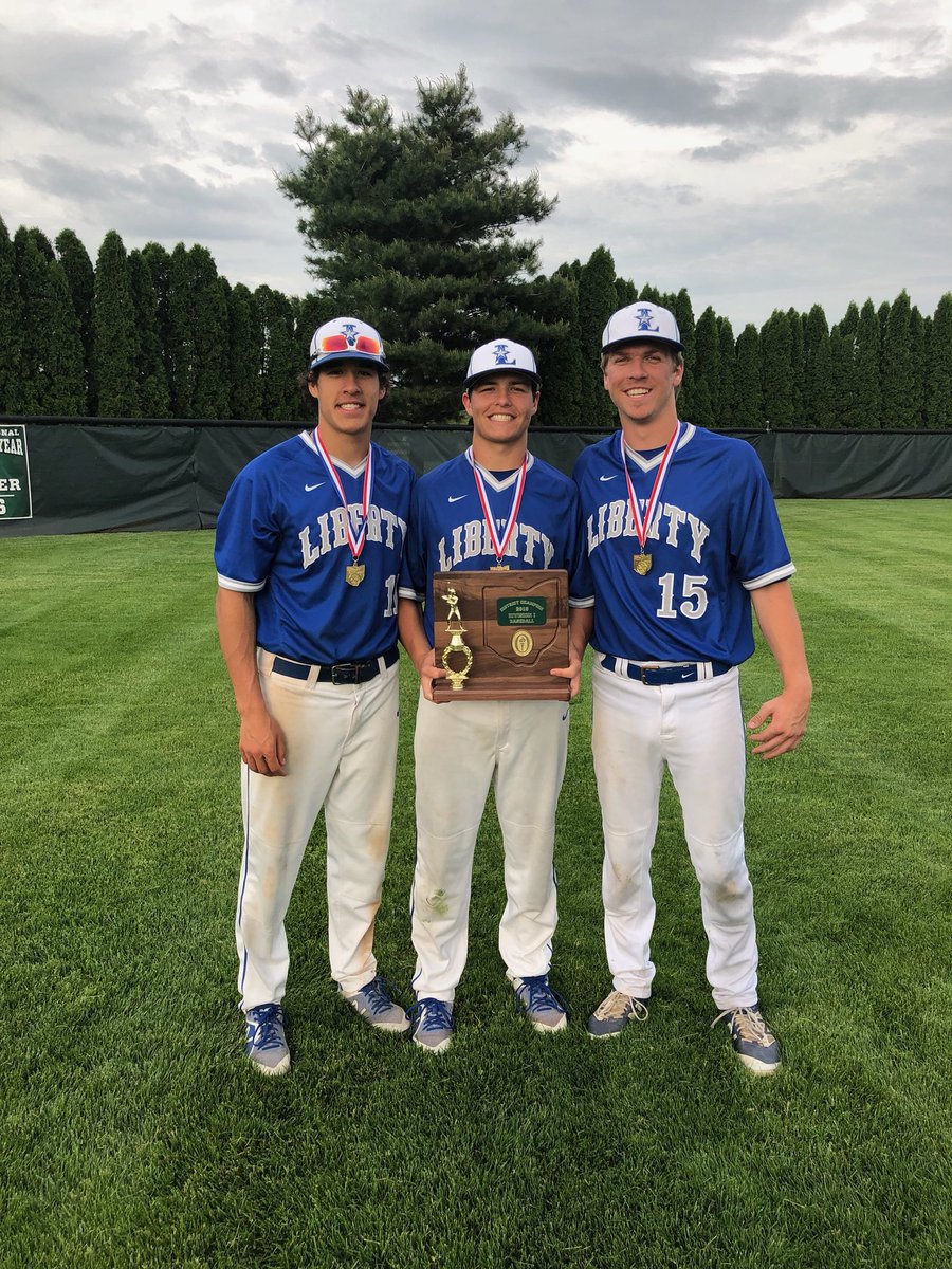 OsmondConnor's tweet photo. Happy birthday brother! Go get em at Jackson this year💪🏽see ya soon fellow migo❤️#uhh #ttakeoff https://t.co/gCmx31xoni