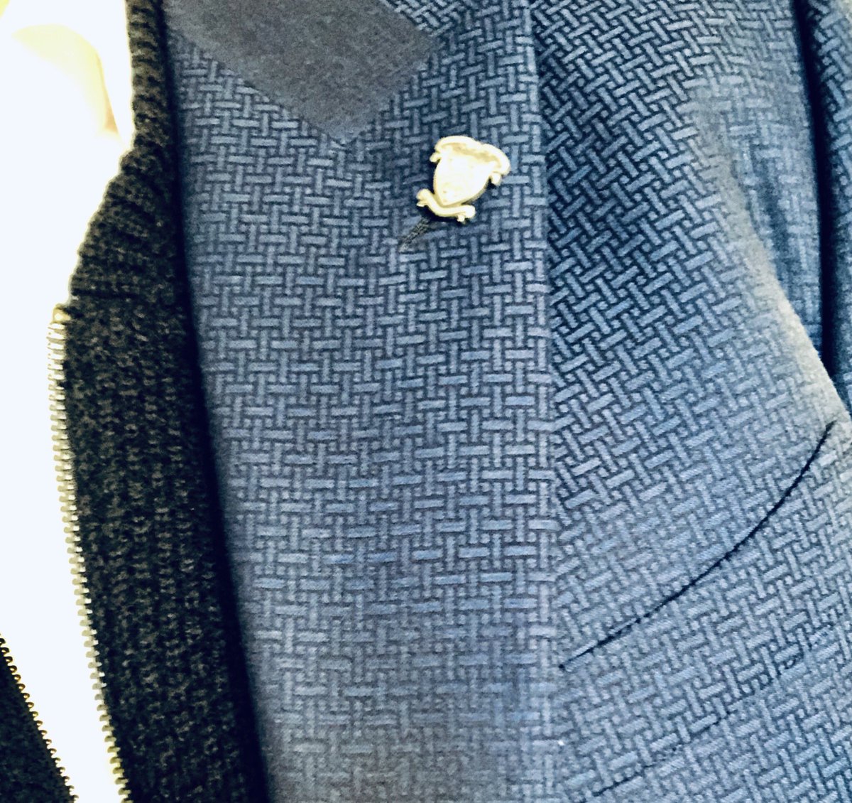 DormeuilUSA's tweet photo. It’s 26 degrees in #NewYork ❄️
Layer up in #luxury #cloth ✂️
#custom #shirt & #bespoke #jacket #tailored in @Dormeuil #Ambassador #fabric by @MABespoke #NY #MABMen https://t.co/ABpwJOvdo3