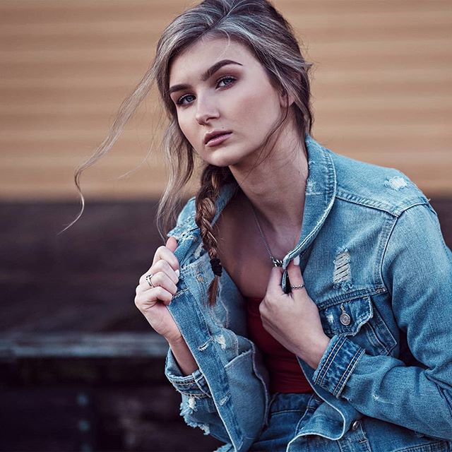 Denim is back. Flip the collar .
.
#guyersenior #denton #dentonguyer #dentonphotographer #dentonseniorphotographer #dallaseniorphotographer #dallasphotographer #Dallasphotographers @seniorstyleguide #seniormuse #senioryearmagazine #seniorinspire #dfwphot… bit.ly/2FuHdcJ