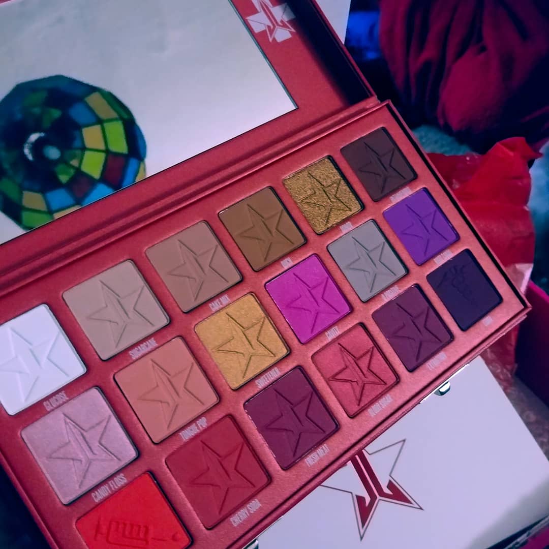DabbnDarling's tweet photo. Got my blood sugar and I played with it as soon as I got it. Thank you @JeffreeStar for making pure magic. I never knew what makeup was until you. https://t.co/ECj7QEI6aQ