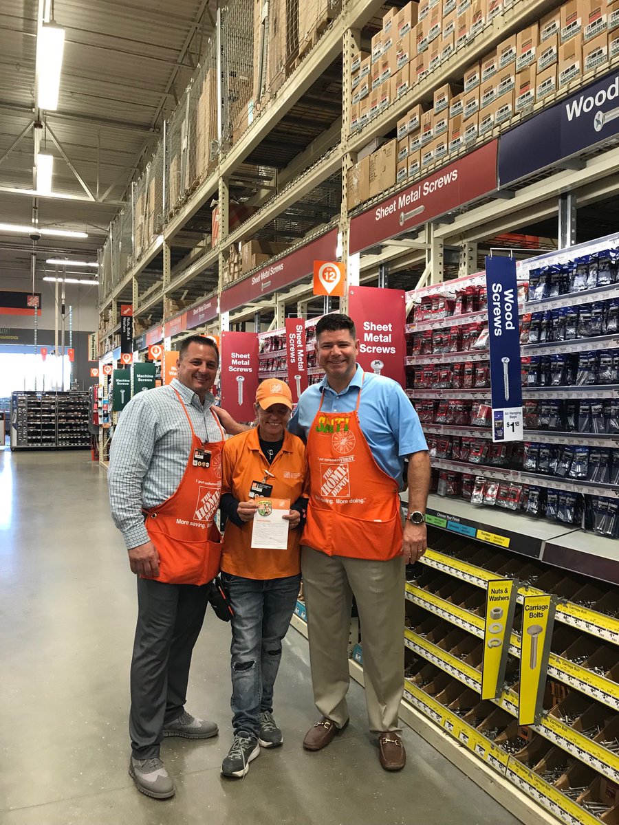 BPalisin's tweet photo. Sondra at 6871 being recognized by RVP Santi for driving shareholder value with amazing execution with Crown Bolt. ⁦@rose_taylorwood⁩⁦@SantiBernardez⁩ https://t.co/HqMlP3rNwe
