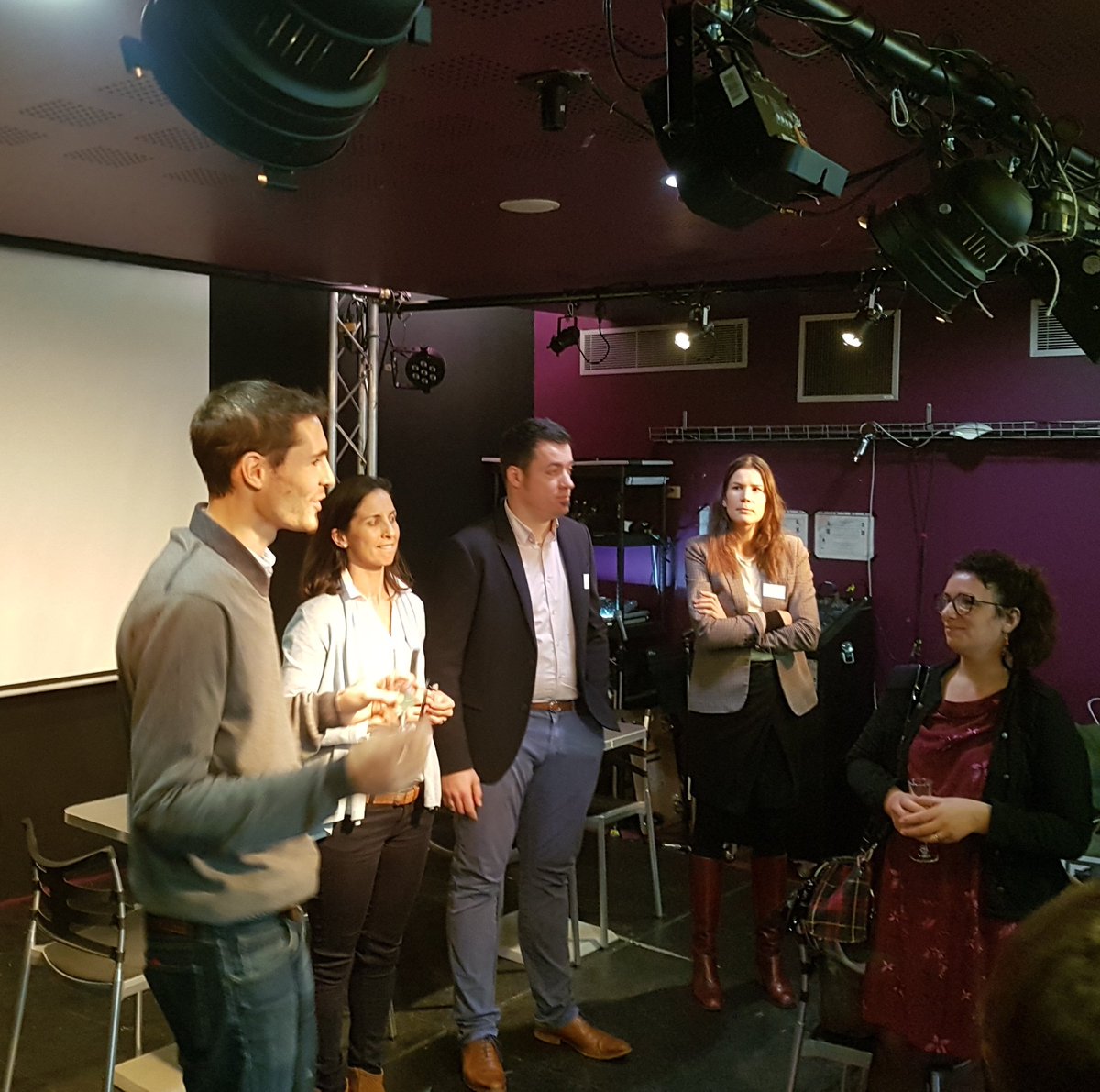 DejBusiness49's tweet photo. Première rencontre ADB et ADB+ ce midi au @barduquai : une bonne occasion de se souhaiter une belle année pleine de réussite commerciale autour du cocktail déjeunatoire concocté par Marie et Coline de Ciboulette et cie 👍🥂 #AnjouDéjeunerBusiness #Angers https://t.co/tvBtvsIEB9
