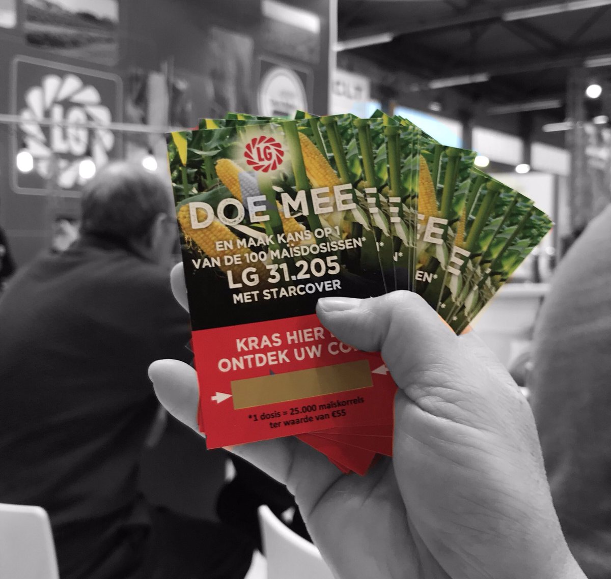 LGSeedsBelgium's tweet photo. Vraag uw kraslot op de stand van #Limagrain in hal 4 #agriflanders en win 1 van de 100 maïsdosissen LG 31.205 met #Starcover ! De eerste 25 winnaars van gisteren zijn al bekend! https://t.co/PMzCgZ9vND