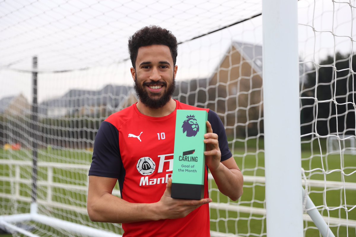Take a bow! The December Carling Goal of the Month Award goes to @CPFC's @andros_townsend for his sublime volley against current @premierleague champions, @ManCity π. Awarded by Andy Carter, landlord at The Albion, a pub at the heart of the #CPFC community