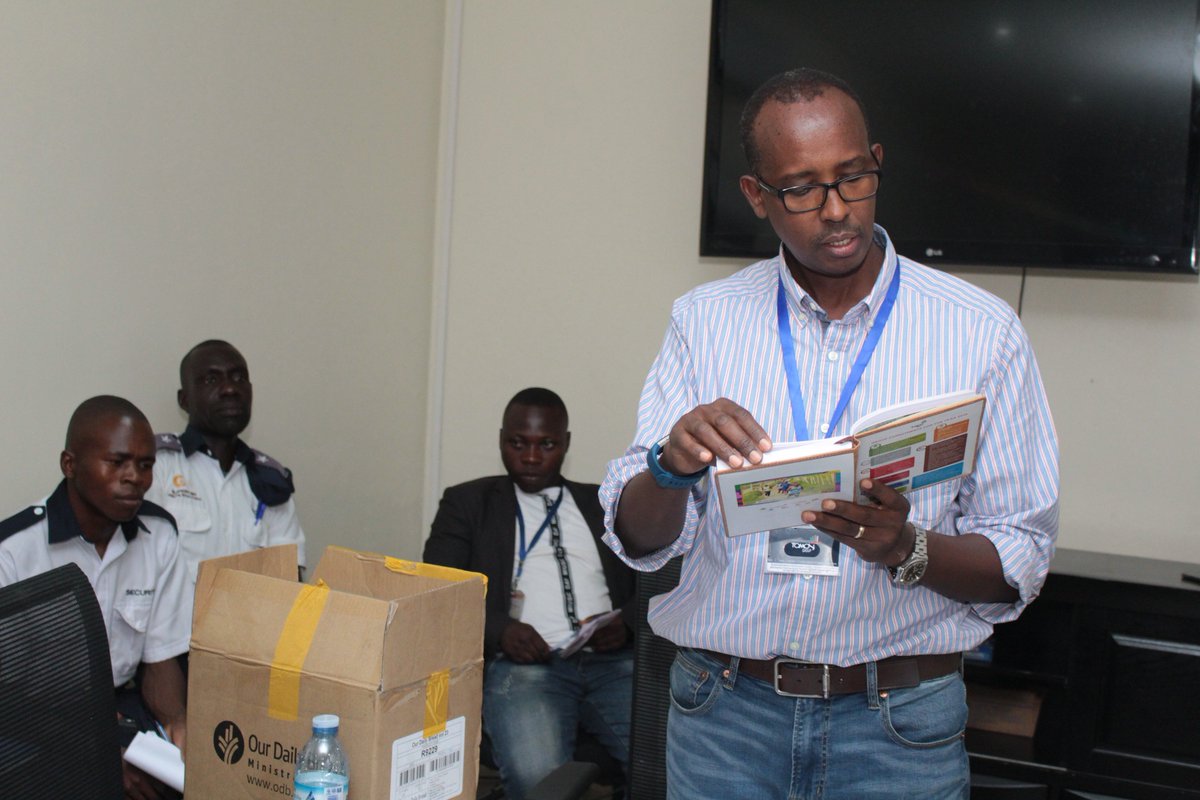 tomosizfarm's tweet photo. @tomosigroup Director Mr. @Odrek_Rwabwogo presents gifts of beautiful customised 2019 diaries with inscriptions of the Group's new commitments and goals to @tomosizfarm 's Staff at the Tomosi Business Park, Luzira Portbell. 
#MadeInAfrica https://t.co/eC6jdBEP1V