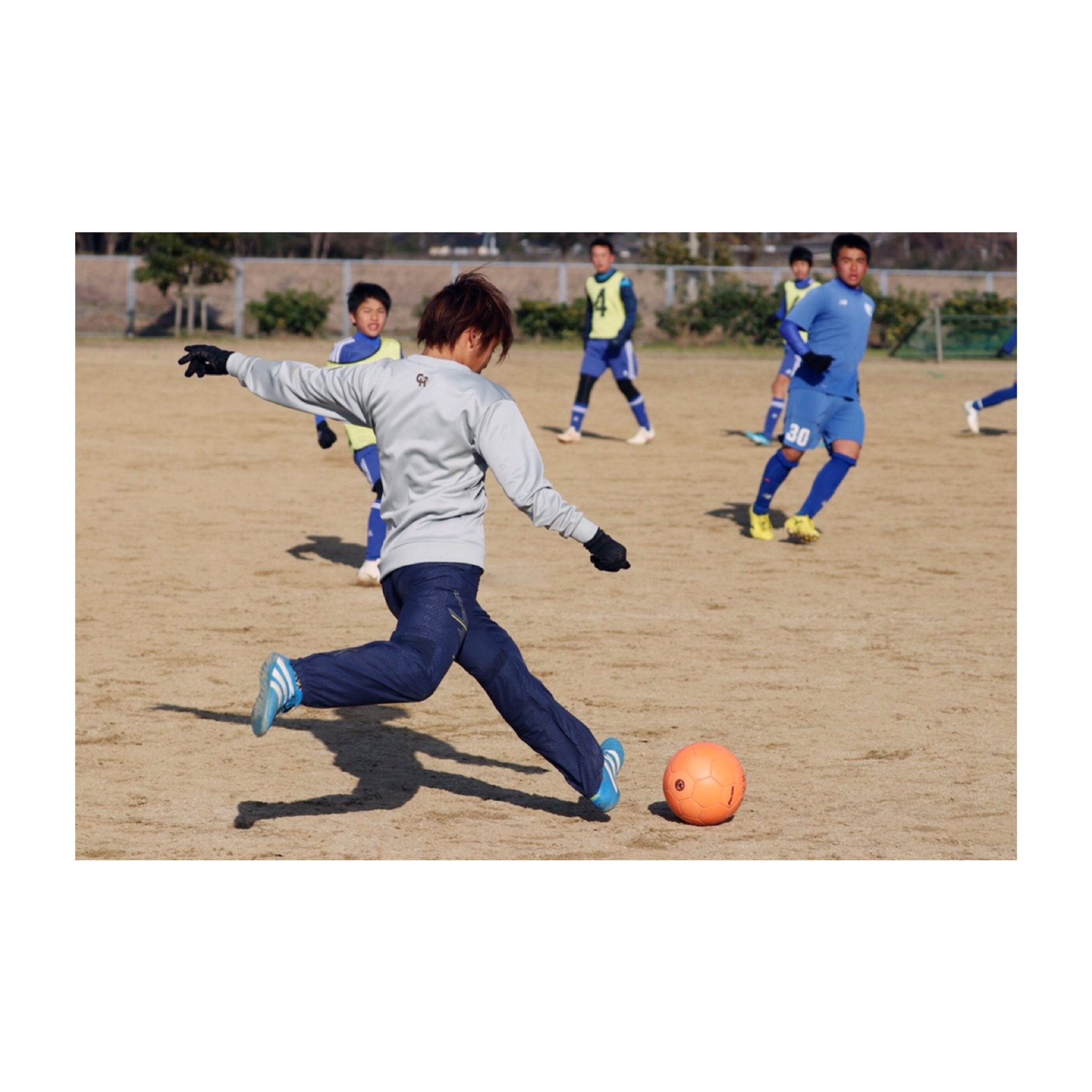 フットボールブランド Chapeu シャペウ Sur Twitter 女子サッカーブラジル１部リーグ スポルチ レシフェ Sport Club Do Recif に所属されている 藤尾きらら選手のウエアパートナーになることと相成りました 女性がブラジルでプロ契約を結ぶのは 初めてだ