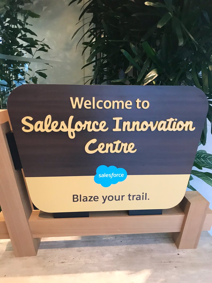 Sebasanz9's tweet photo. @Dalbamford pleasure meeting & hearing about your work at @salesforce today. Thank you for having the #LSE #EGMiM class visit!! https://t.co/dcgA6S0pDR