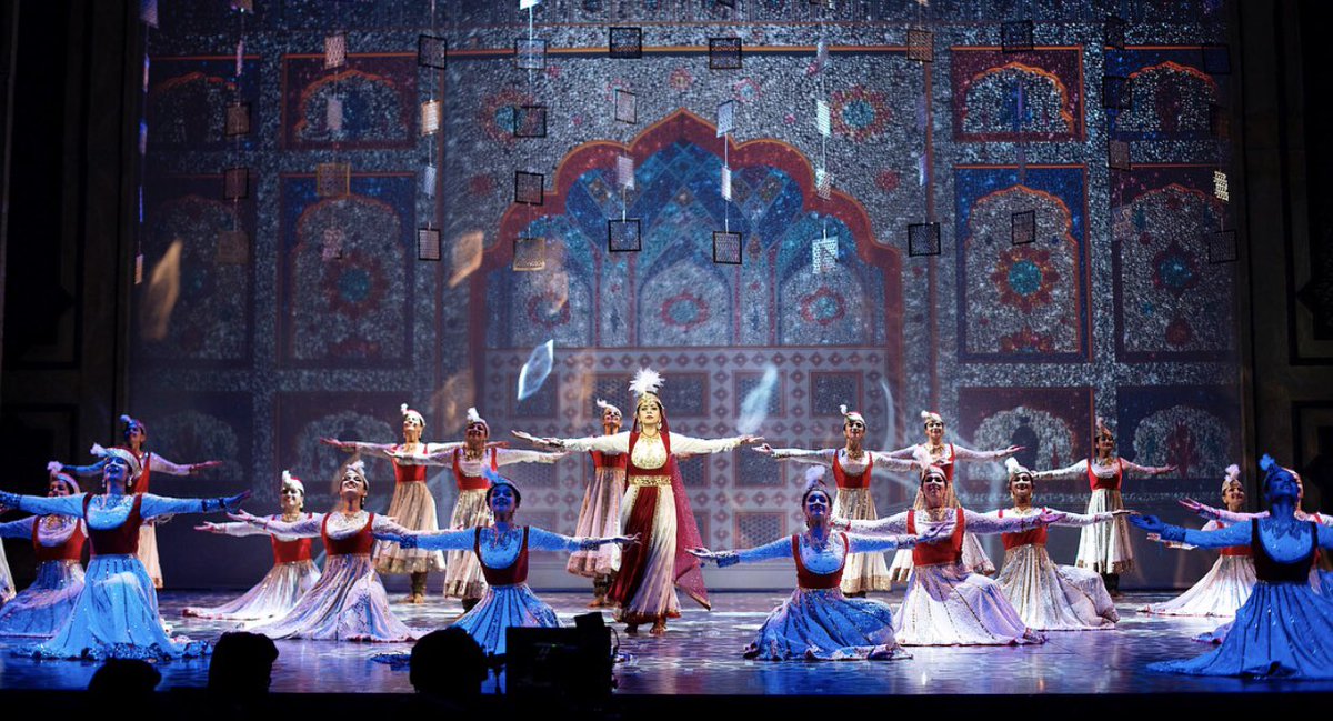 TaWeddings's tweet photo. Spectacular play @mughaleazamplay second time in #dubai can’t believe will miss it this time :( From costumes to actors to set design Wow!! Must watch !! #spectacular @ManishMalhotra #costumes  #mughaleazam #mustwatch #kudos with #ferozabbaskhan https://t.co/pu1h8w8Xv5