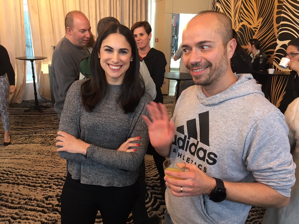 חדשות 13 A Twitter משני הצדדים של הירח מגיש הלילה ונציגת הבוקר