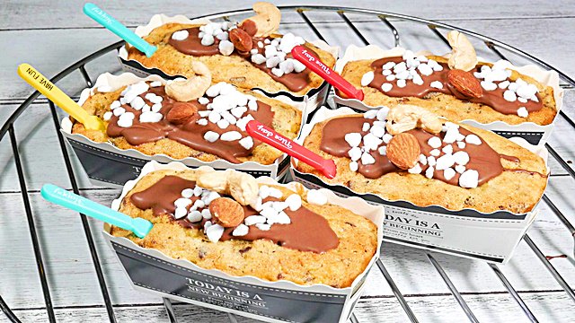 ひろまる スイーツメーカー No Twitter チョコバナナたっぷりパウンドケーキ バレンタインラッピング パウンドケーキにバナナと チョコレートをたっぷりと入れて焼いたしっとりパウンドケーキです 100均の可愛い紙型に入れておしゃれにラッピングをすると