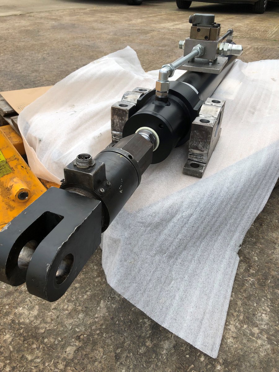 Antech_Hyd's tweet image. LJM Hydraulic Cylinder. Replacement unit with new mounting blocks, Servo valve repiped. 100mm bore, 50mm rod, 1500mm stroke, low friction seals, going back to custoemr today. #ljm , #hydrauliccylinder; #Antech