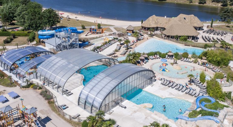 Un second abri sur le parc aquatique des Alicourts Resort
Situé dans le Loir-et-Cher à Pierrefite-sur-Sauldre, le camping des Alicourts Resort poursuit la couverture de ses bassins.
Découvrez le reportage : mag.abrisud.com/second-abri-pa…...
#abris #piscine #jardin #maison #camping