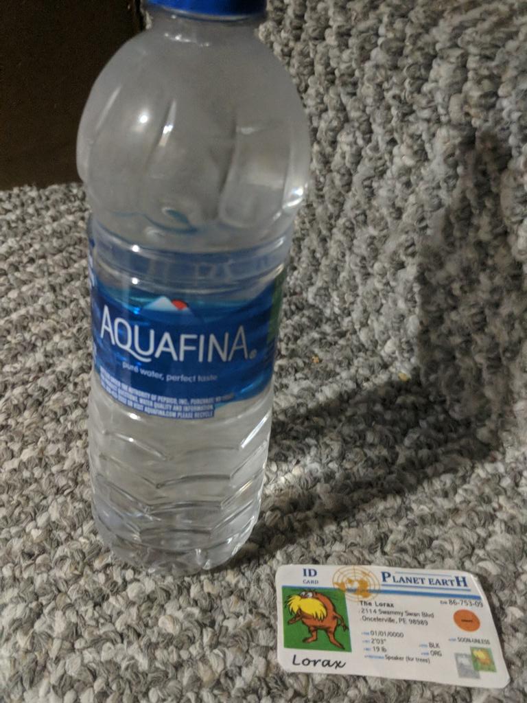 TK506489APES's tweet photo. After forgetting to wash my water bottle yesterday I now have to take a water bottle which isn't environmentally sustainable. #apespop @franklinlorax https://t.co/SuWqilLA6d