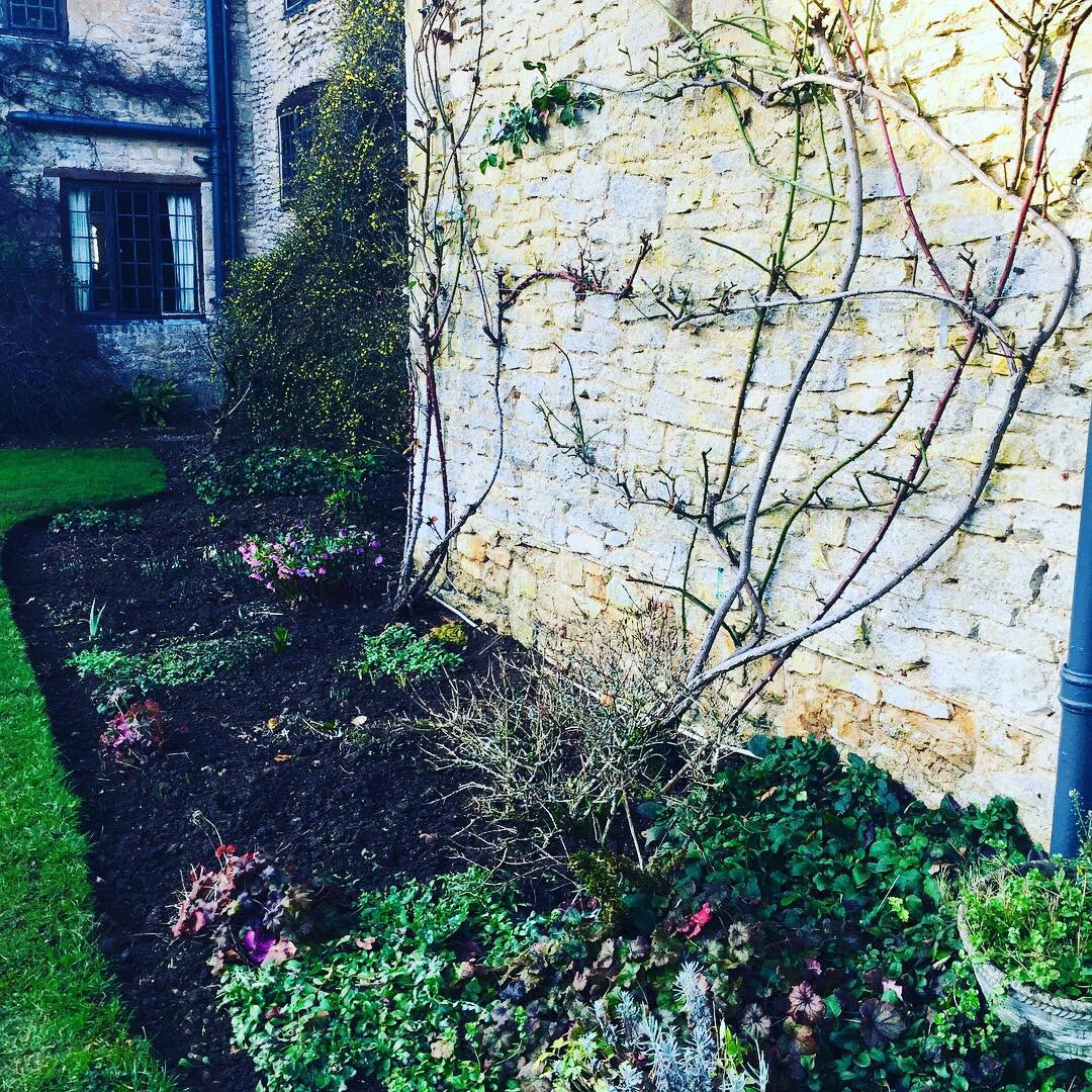 It’s just a #PerfectDay at the Manor.  #Housekeeping team are hard at work returning us to ‘Guest ready’ for our incoming later, and the gardeners have cut back the roses and cleared the beds ready for #Spring #FamilyBreaks #Cotswolds #corporateevents #Cirencester @kateandtoms